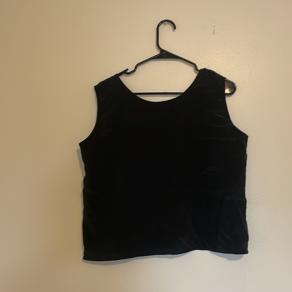 Lorelei | Black Semi Cropped Fashion Tank Top - Picture 4 of 5